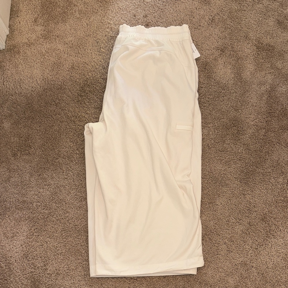 Athleta Cream Triumph Hybrid Wide Crop 2x NWT - Picture 7 of 7